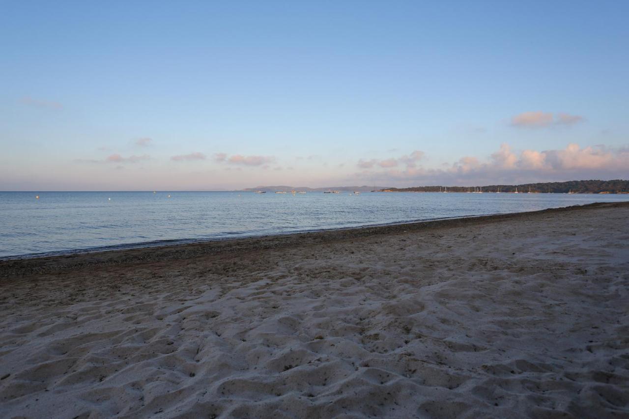 Appartements Acces Prive Plage De La Bergerie Hyères Exterior foto
